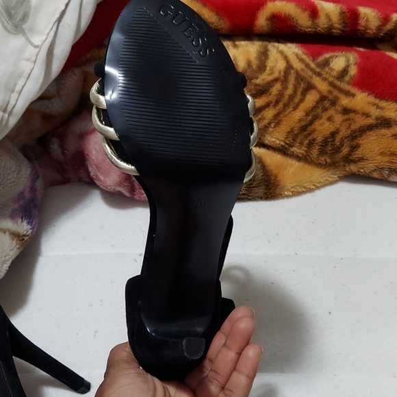 Guess 7 1/2 suede Black High Heels - Picture 4 of 4